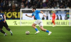 开云体育中国-意大利职业足球赛场上的精彩瞬间