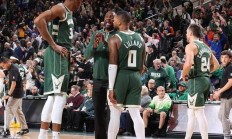 开云体育中国-开拓者主场痛失雄鹿，东西部实力对比暴露的简单介绍