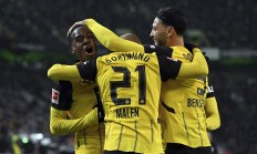 开云体育-包含多特蒙德客场力克对手，稳居德甲前四位置的词条