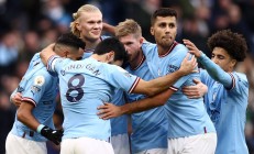 开云体育官网-竞技队主场击败布莱顿，稳住领先位置，保持冠军气势