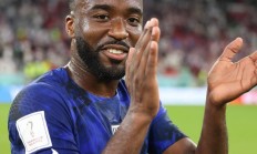 开云体育app-沙尔克队员优异表现，球队士气高涨