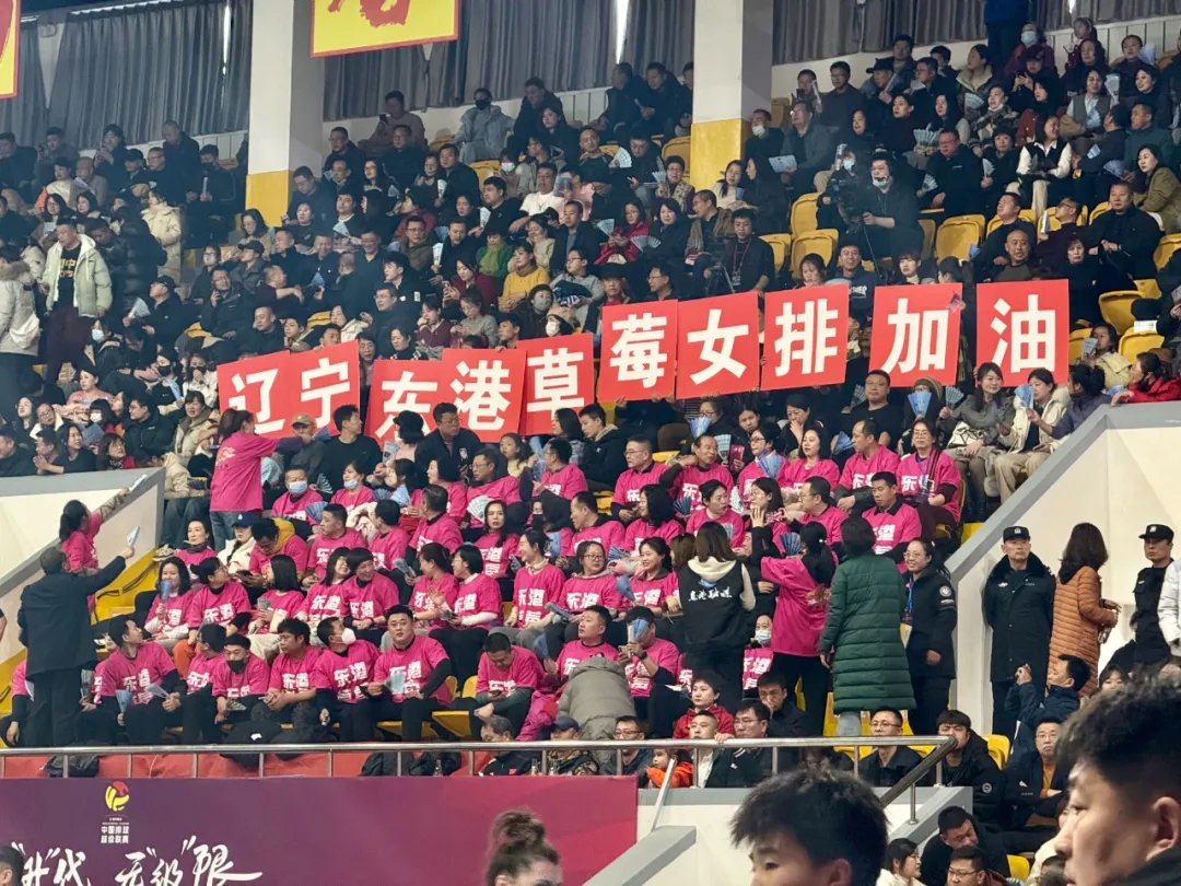 克罗伊茨贝格队客场获胜，士气高昂的简单介绍