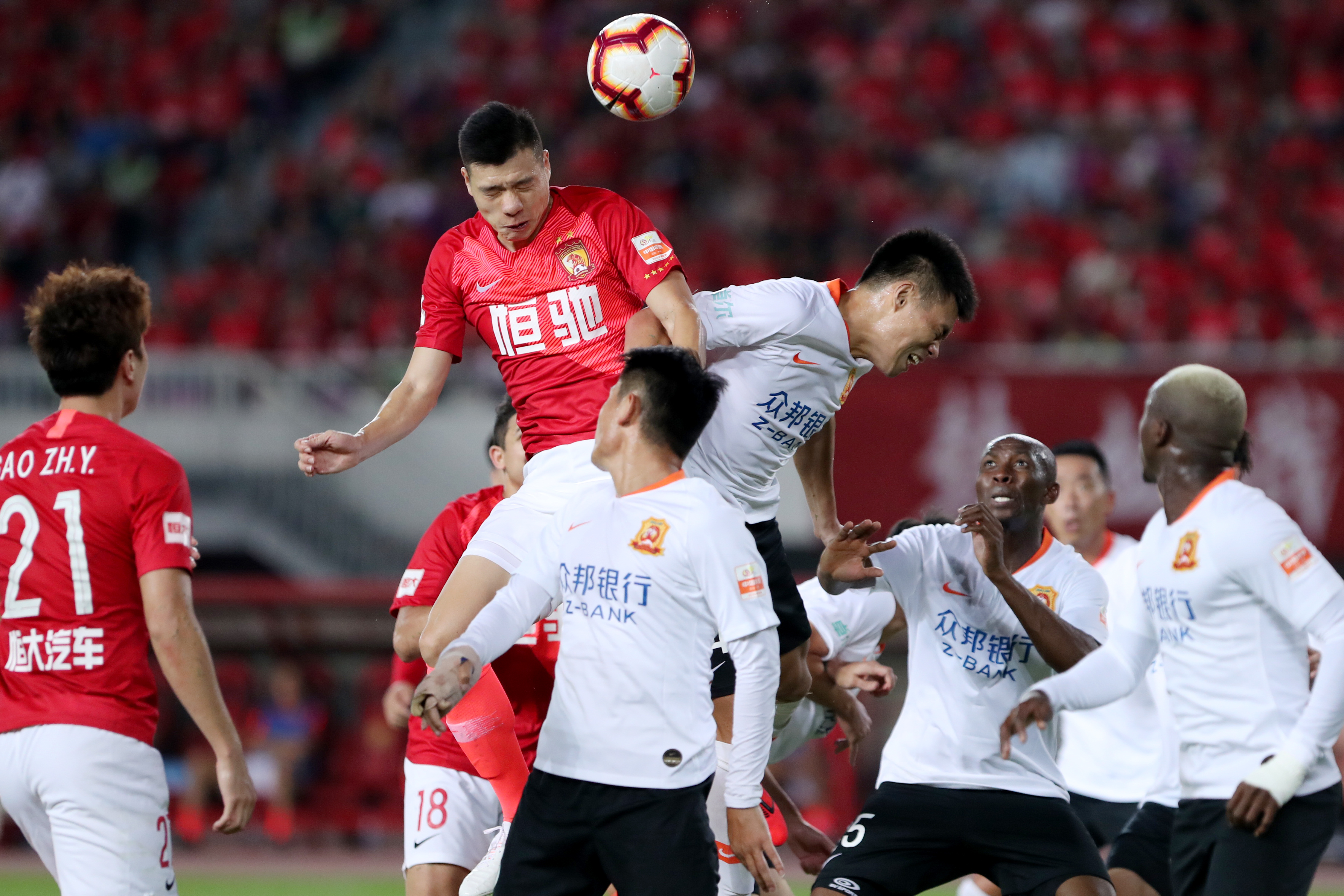 广州恒大遭遇不敌，暂时失去领先位置