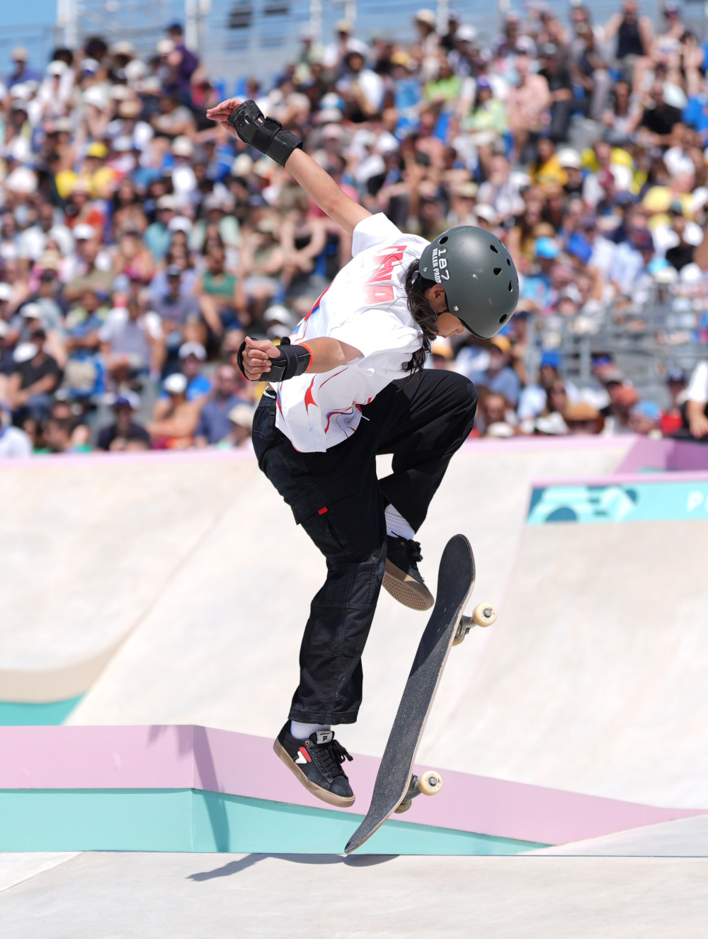 滑板比赛：美国选手实现惊艳表现