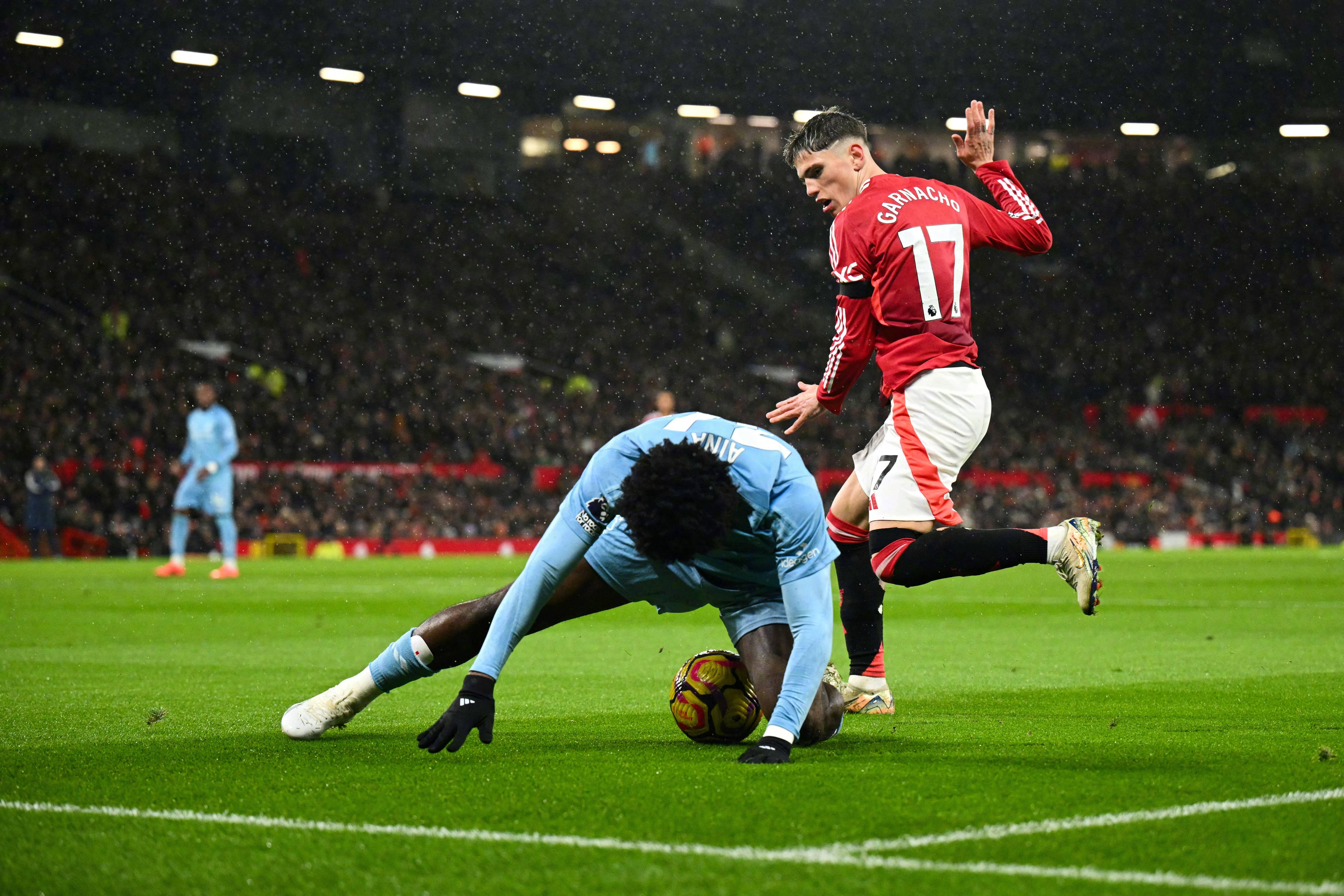 曼城大胜曼联,提前锁定联赛冠军 曼城大胜曼联,提前锁定联赛冠军