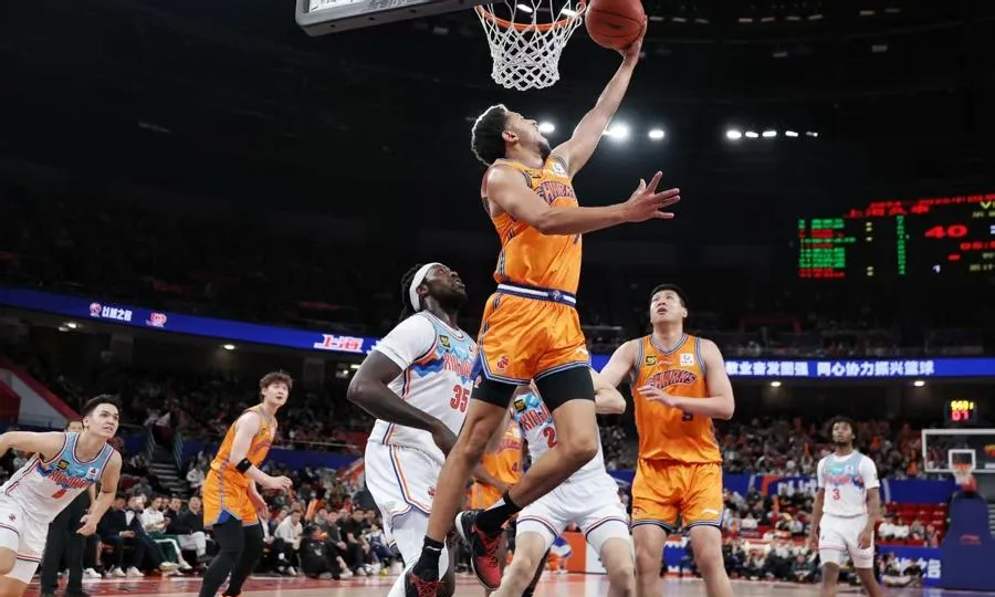 比赛中有惊无险,球队成功保持领先 比赛中有惊无险,球队成功保持领先