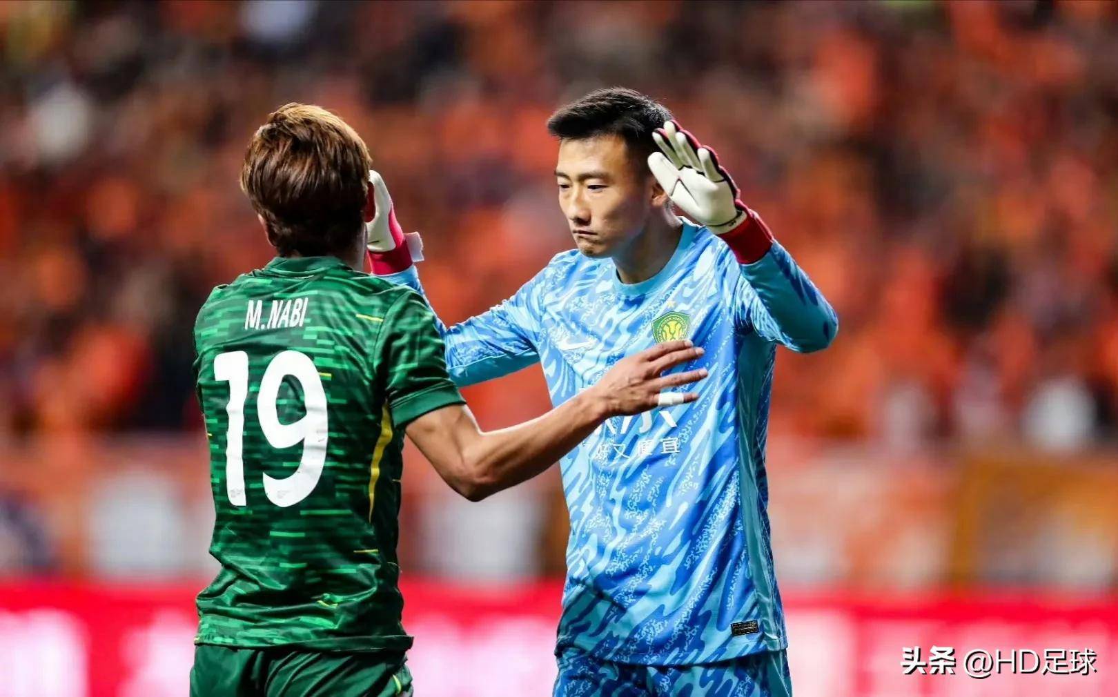 赛季首战告捷,球队信心大增 赛季首战告捷,球队信心大增