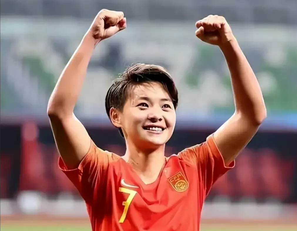 足坛女子球员技压群雄,赛场彰显实力 足坛女子球员技压群雄,赛场彰显实力