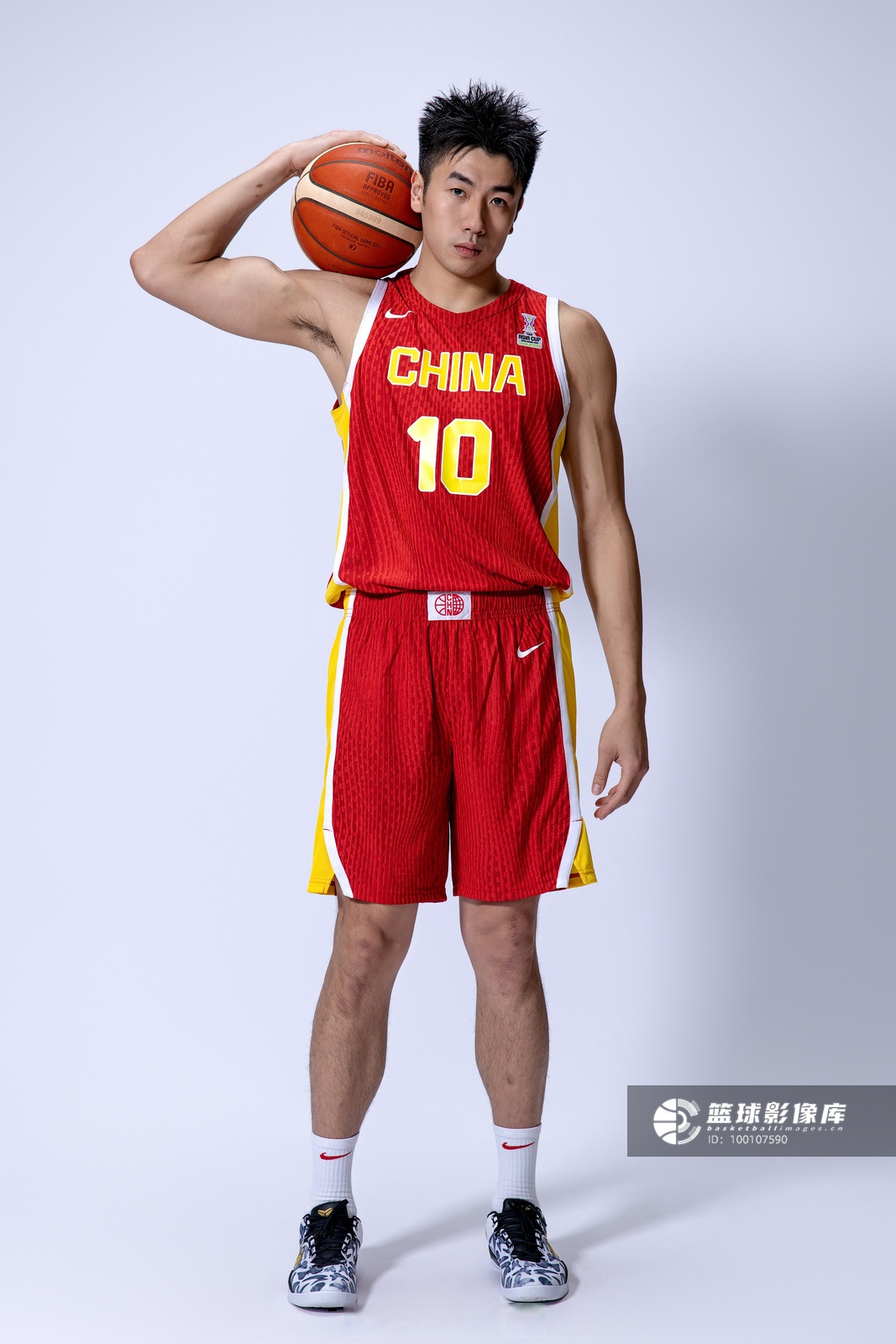 中国顶尖篮球明星闪耀赛场,球迷翘首期待 中国顶尖篮球明星闪耀赛场,球迷翘首期待