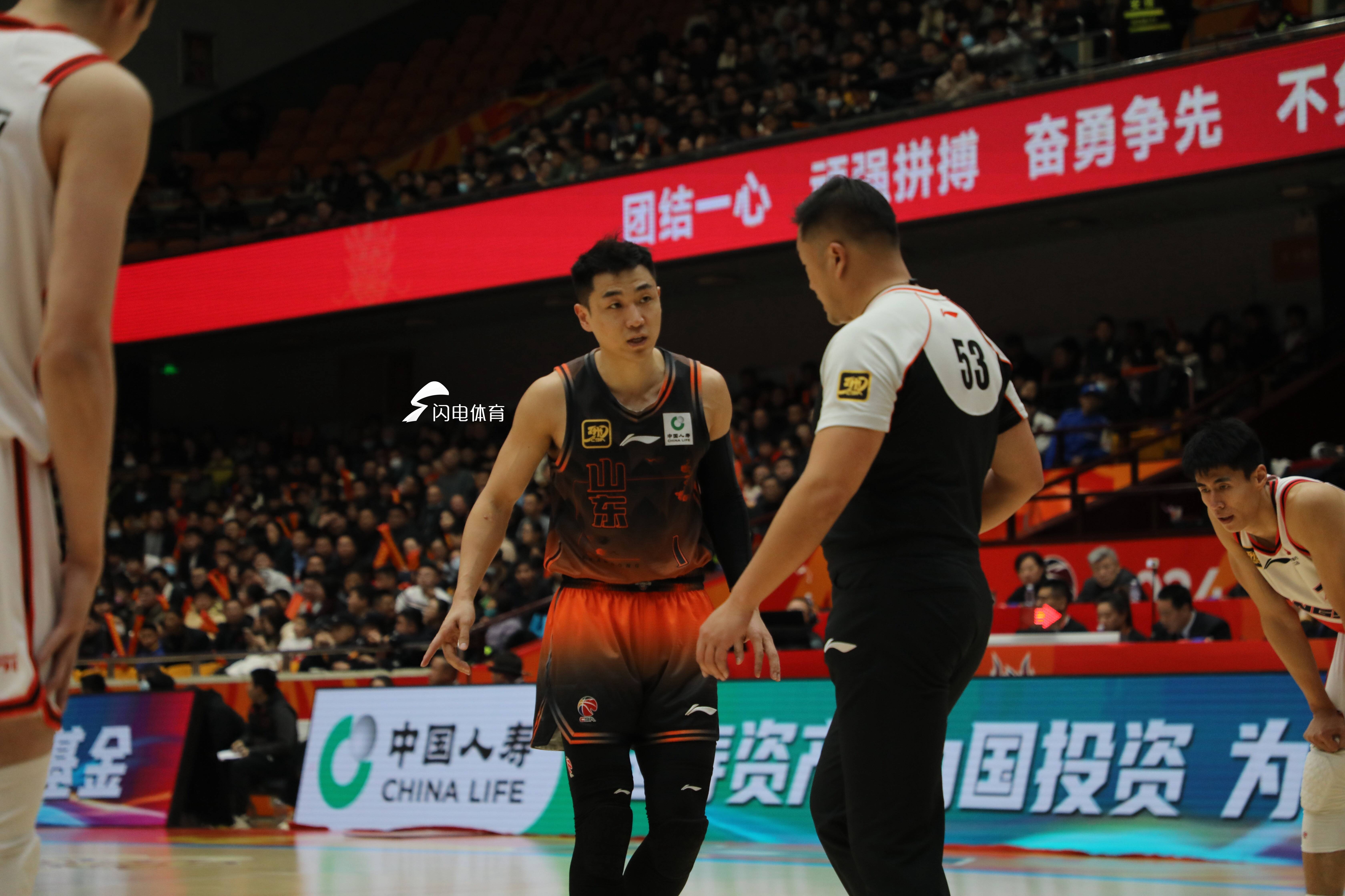 中国顶尖篮球明星闪耀赛场,球迷翘首期待 中国顶尖篮球明星闪耀赛场,球迷翘首期待