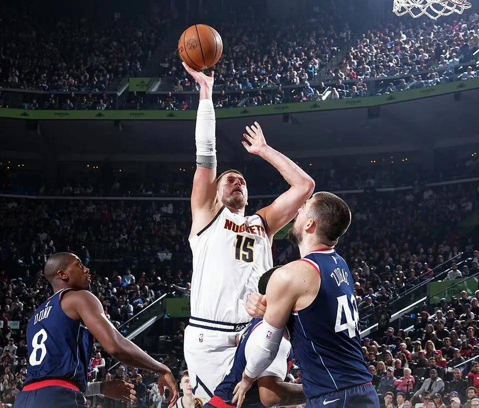 快船主场险胜掘金,保持季后赛席位的简单介绍 快船主场险胜掘金,保持季后赛席位的简单介绍