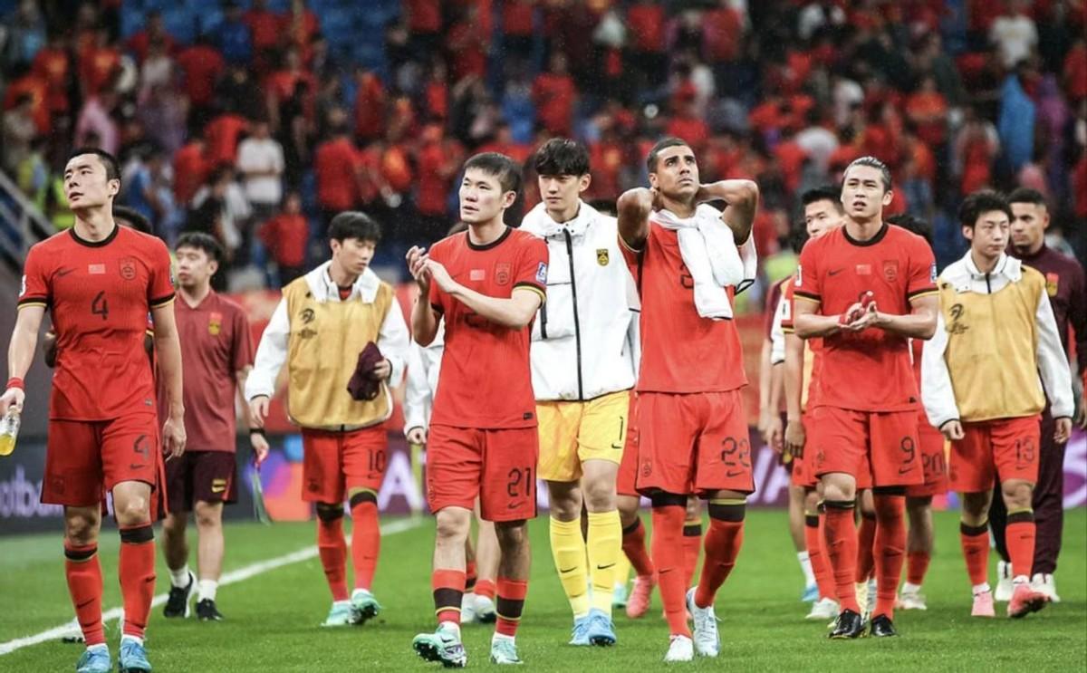 球队教练在关键时刻的决策备受关注 球队教练在关键时刻的决策备受关注