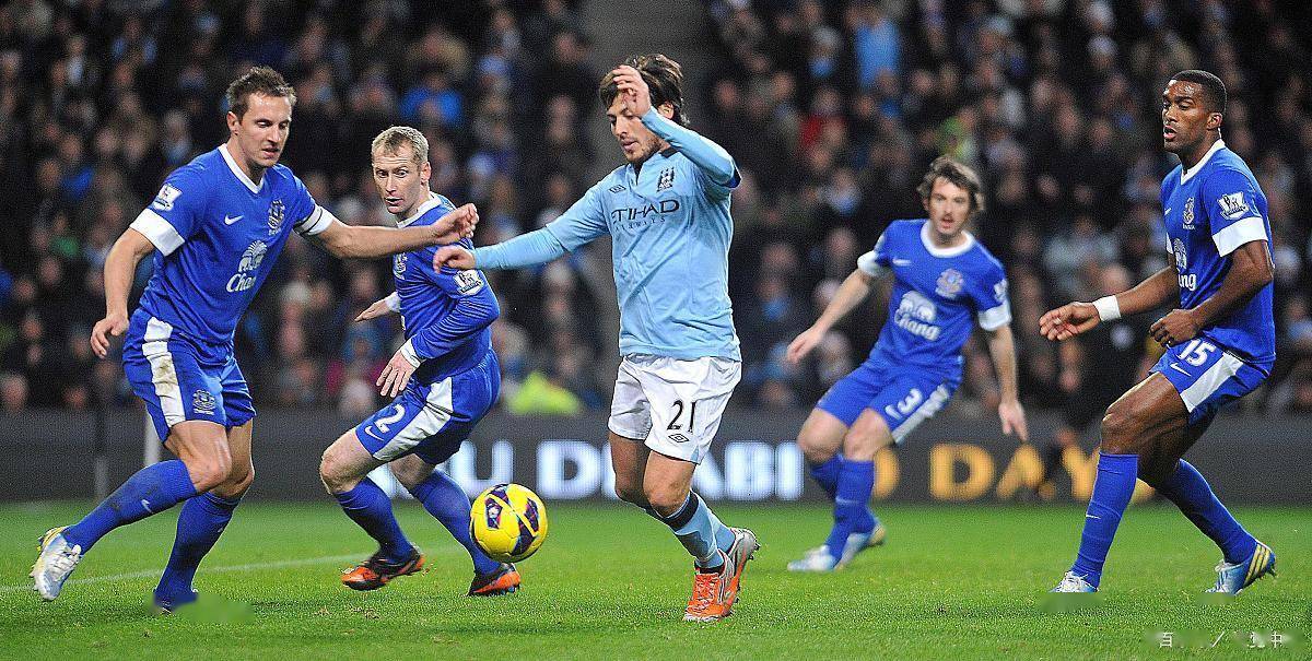 曼城主场强势战胜热刺,英超争冠三足鼎立 曼城主场强势战胜热刺,英超争冠三足鼎立