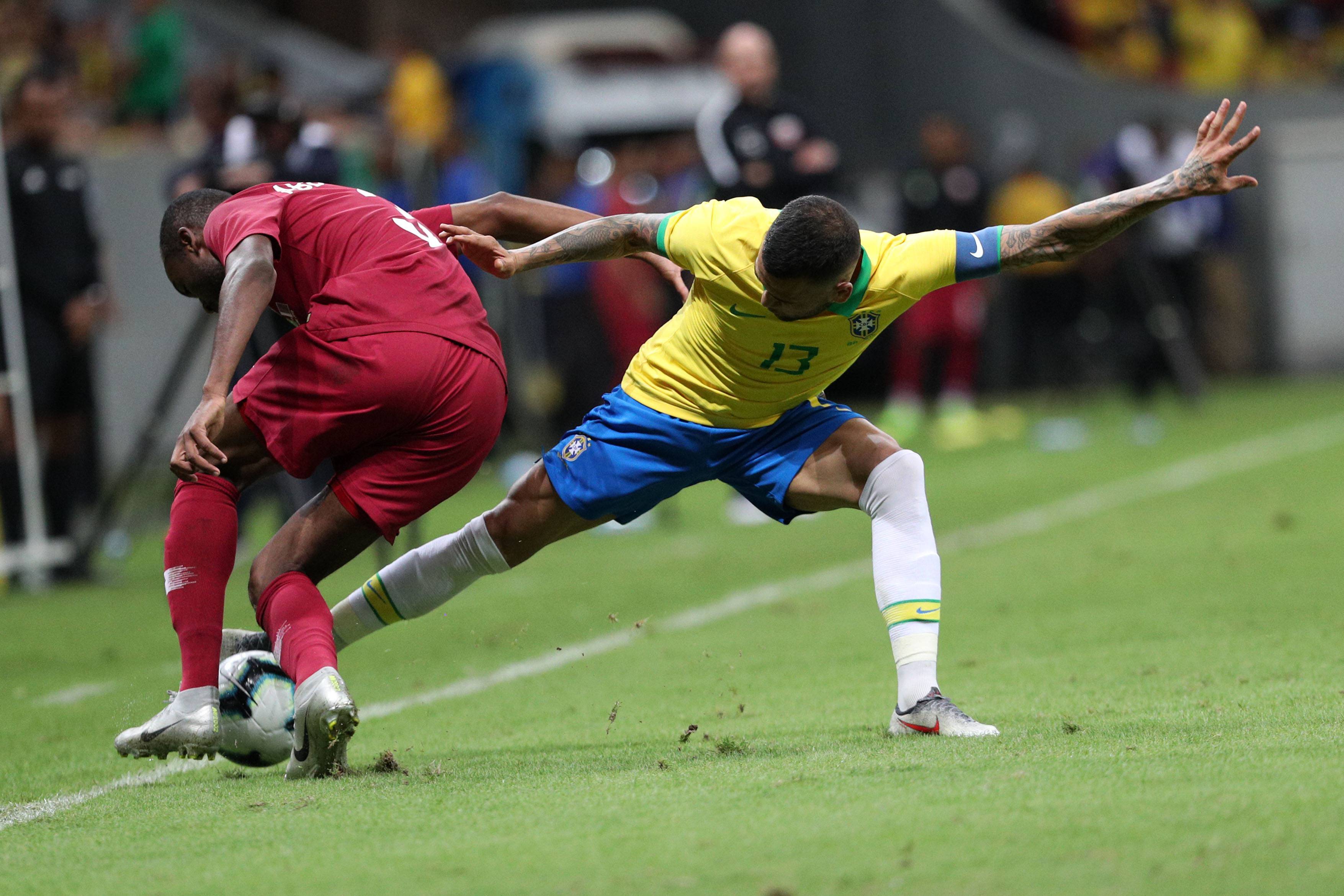 激烈的足球赛事受到广泛关注 激烈的足球赛事受到广泛关注