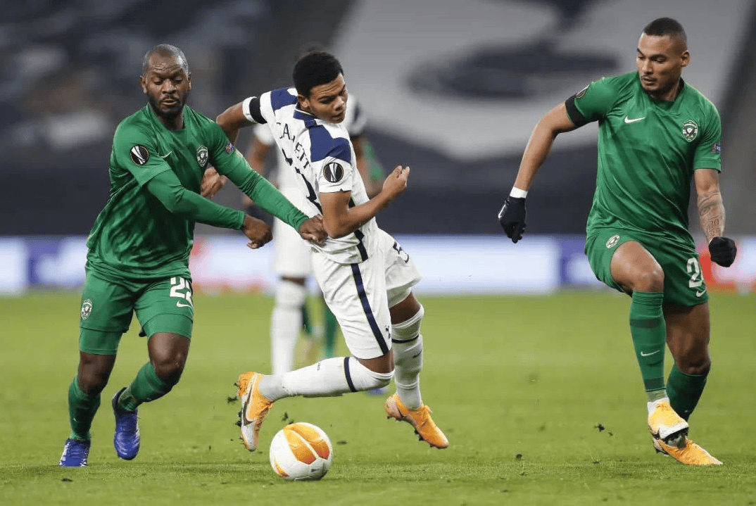 包含荷兰队球员联手进攻,锁定成功的词条 包含荷兰队球员联手进攻,锁定成功的词条