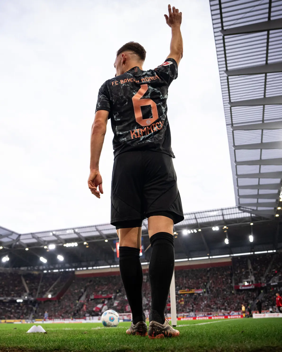 弗赖堡夺冠希望越来越大,抢眼表现耀眼 弗赖堡夺冠希望越来越大,抢眼表现耀眼