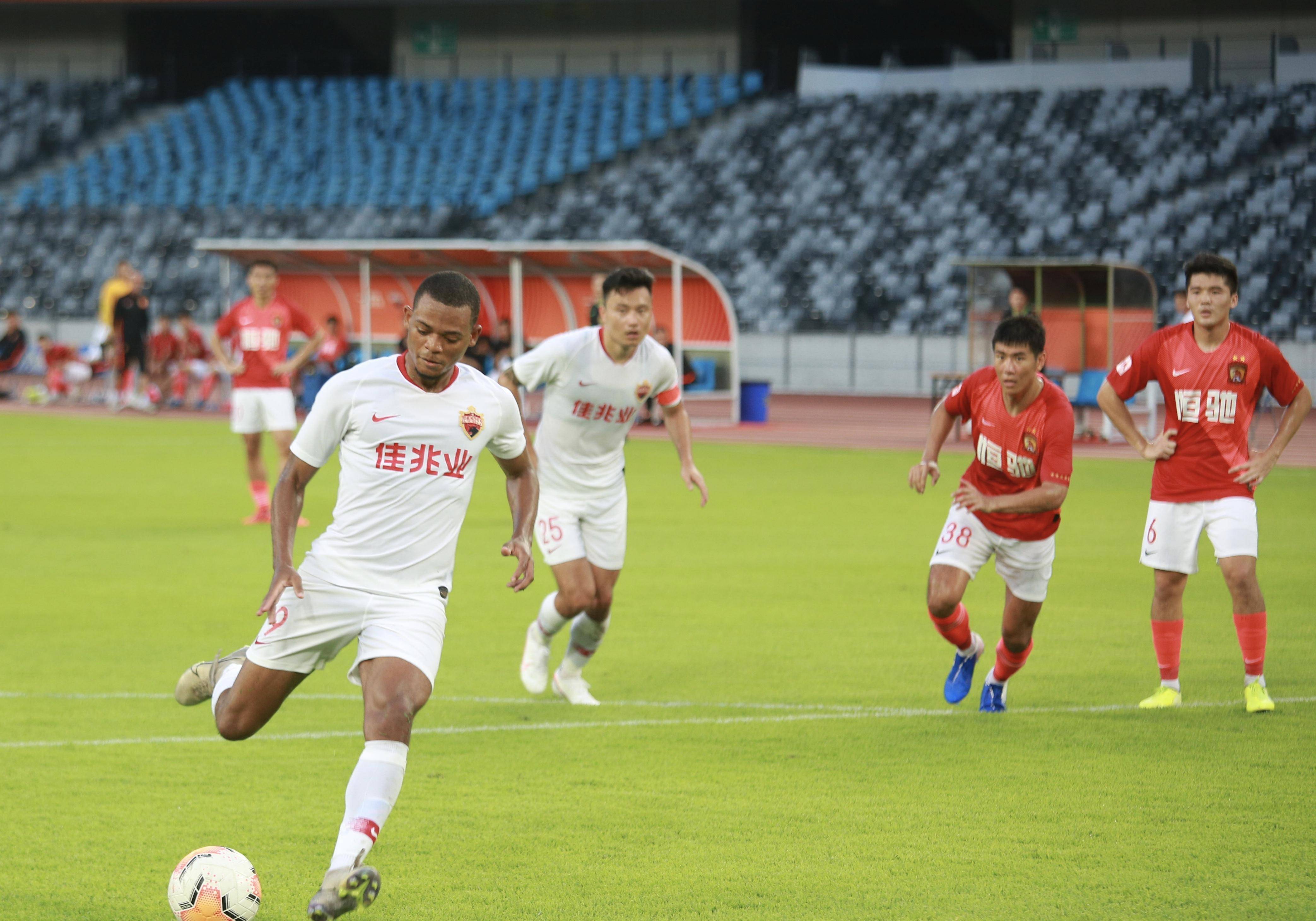 恒大客场大胜,高拉特戴帽梅开二度,巴斯蒂安盛赞球队表现的简单介绍 恒大客场大胜,高拉特戴帽梅开二度,巴斯蒂安盛赞球队表现的简单介绍