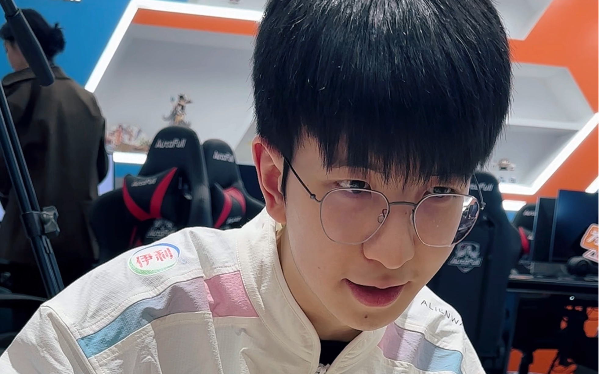 T1绝杀BLG,Elk极限生还后反打强强对话全球总决赛,让粉丝疯狂欢呼 T1绝杀BLG,Elk极限生还后反打强强对话全球总决赛,让粉丝疯狂欢呼