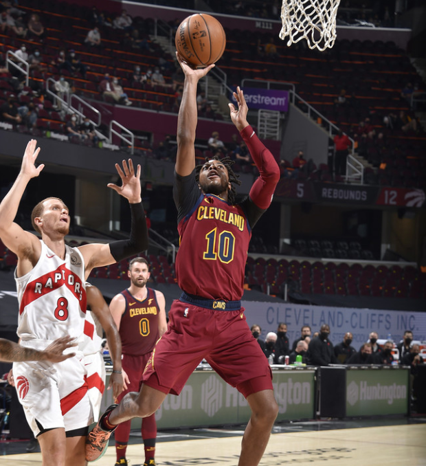 猛龙客场惨败开拓者，范弗利特30+10