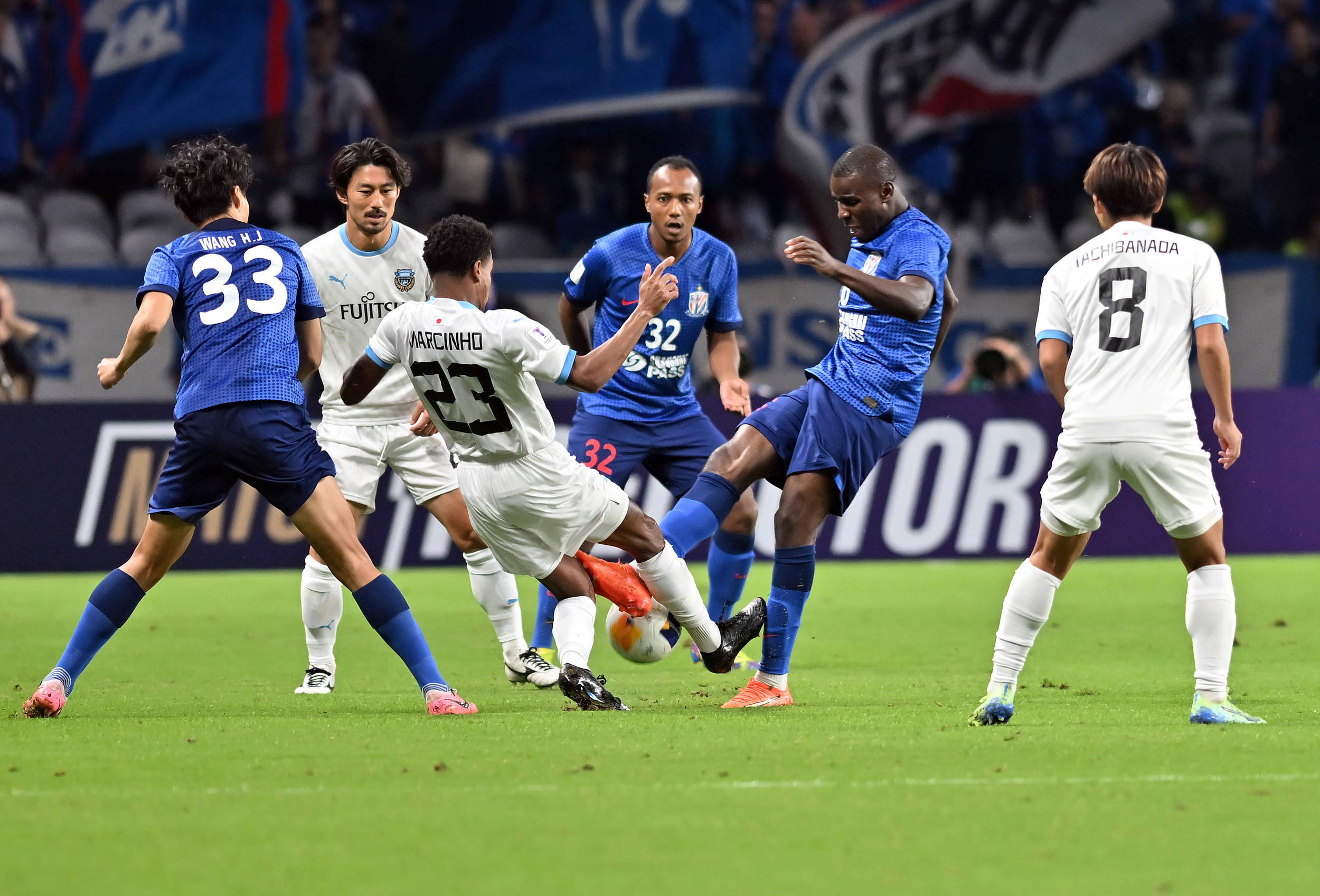 精彩的足球比赛引发球迷热议